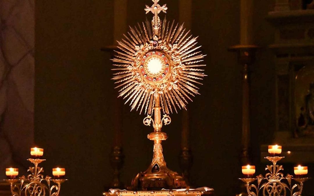 Rezar Estación Mayor al Santísimo Sacramento